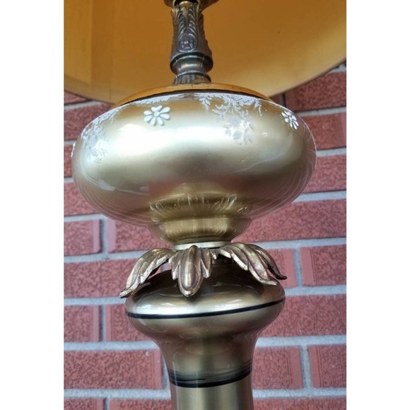 Hollywood Regency MCM Reverse Painted Gilt Gold and Black Lacquer Table Lamp - Picture 8 of 10